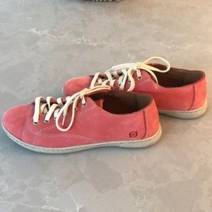 Born Shoes Women’s 8. M Kai Low Oxford Sneaker. Suede. Pink